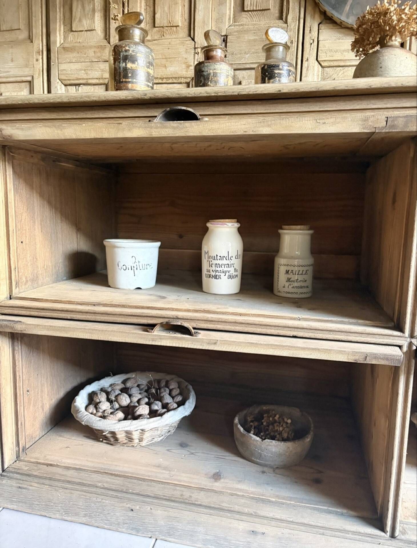 Ancien meuble à clapets en chêne