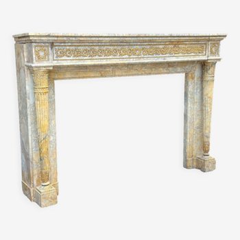 Cheminée de style Louis XVI en marbre jaune de Sienne et bronzes