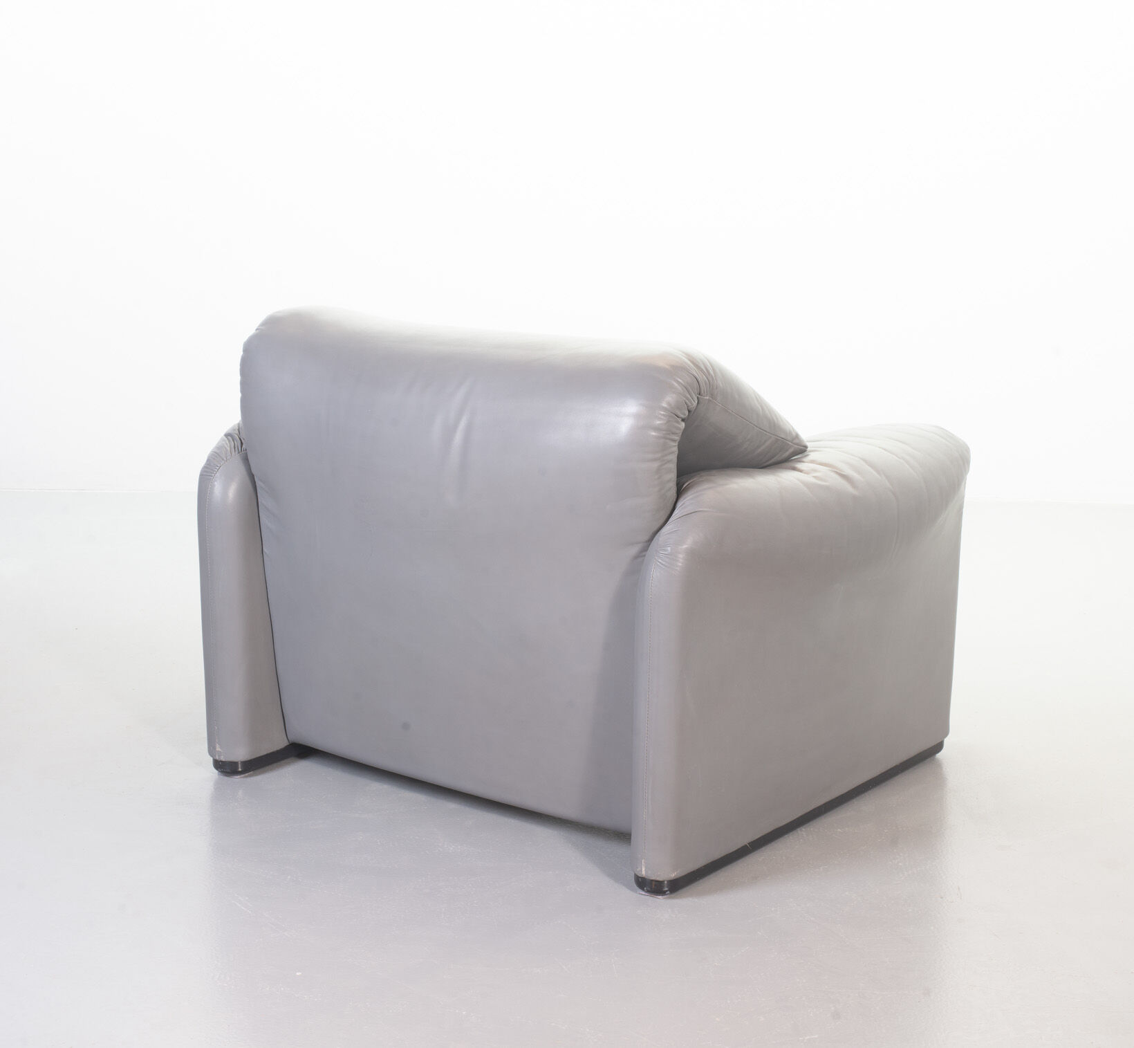 Cassina Lounge Chair 'Maralunga' by Vico Magistretti in Grey Leather 1970s