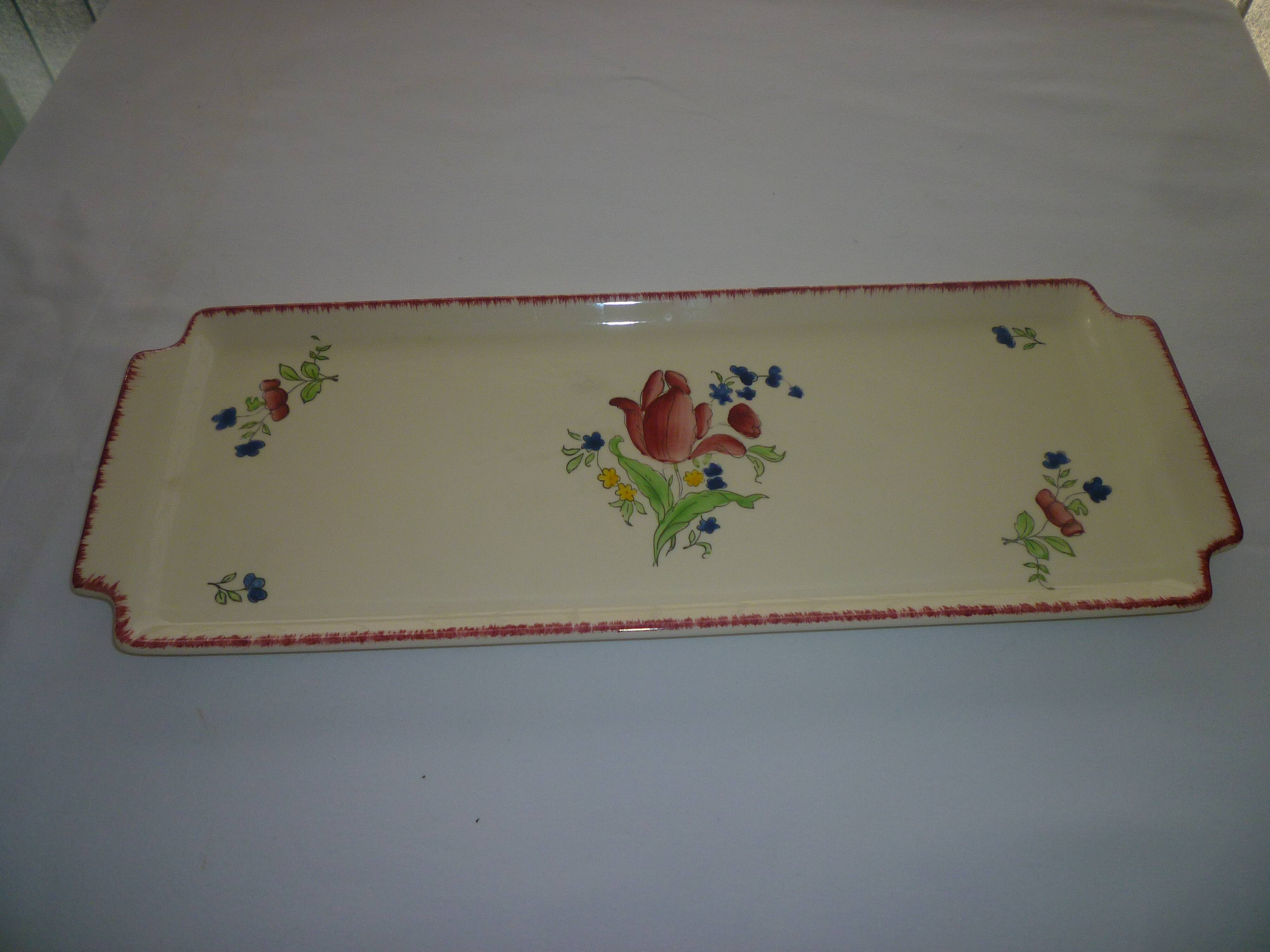 Porcelain cake dish