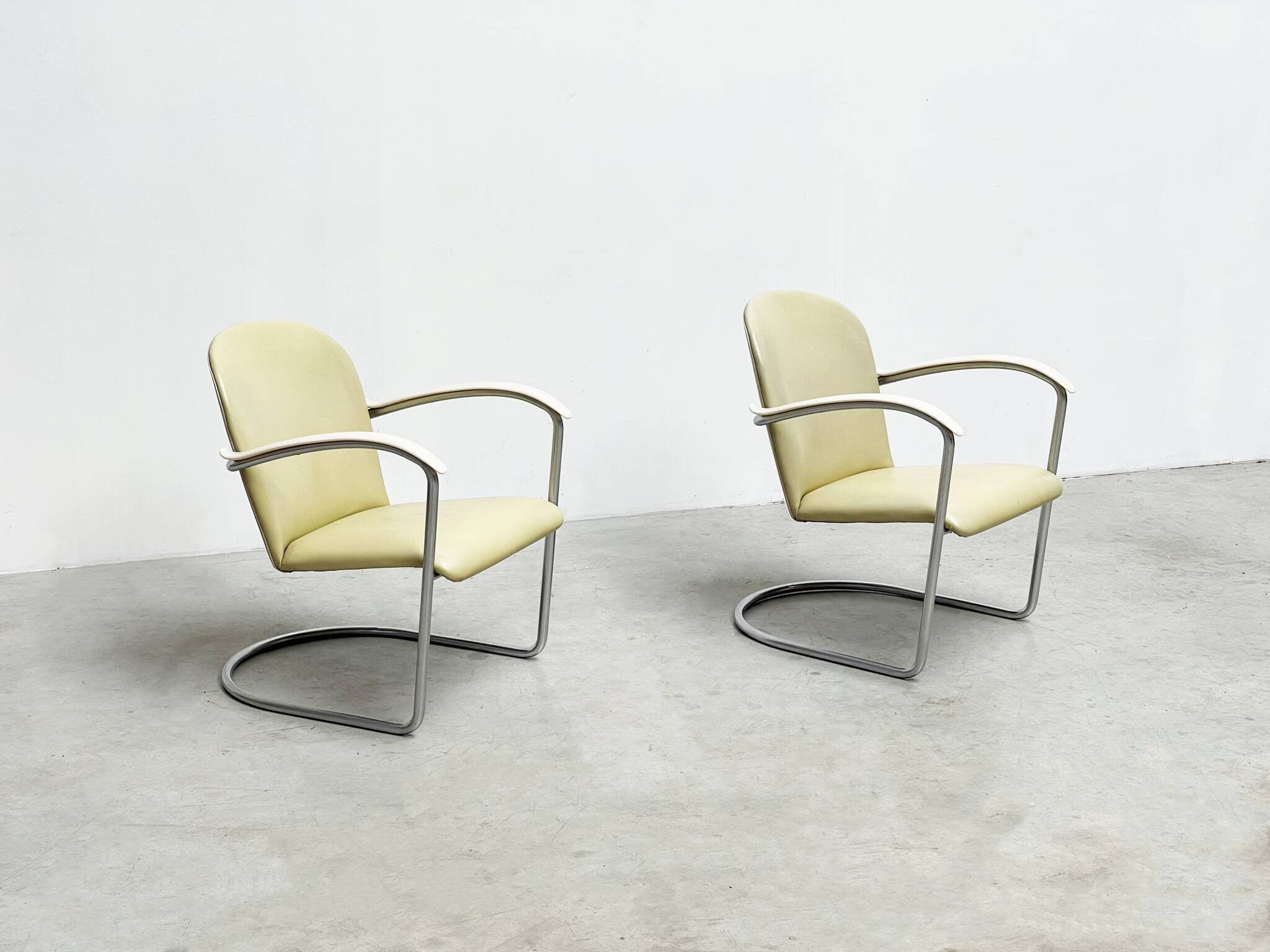 Pair lounge chairs model 414 by WH Gispen model 414