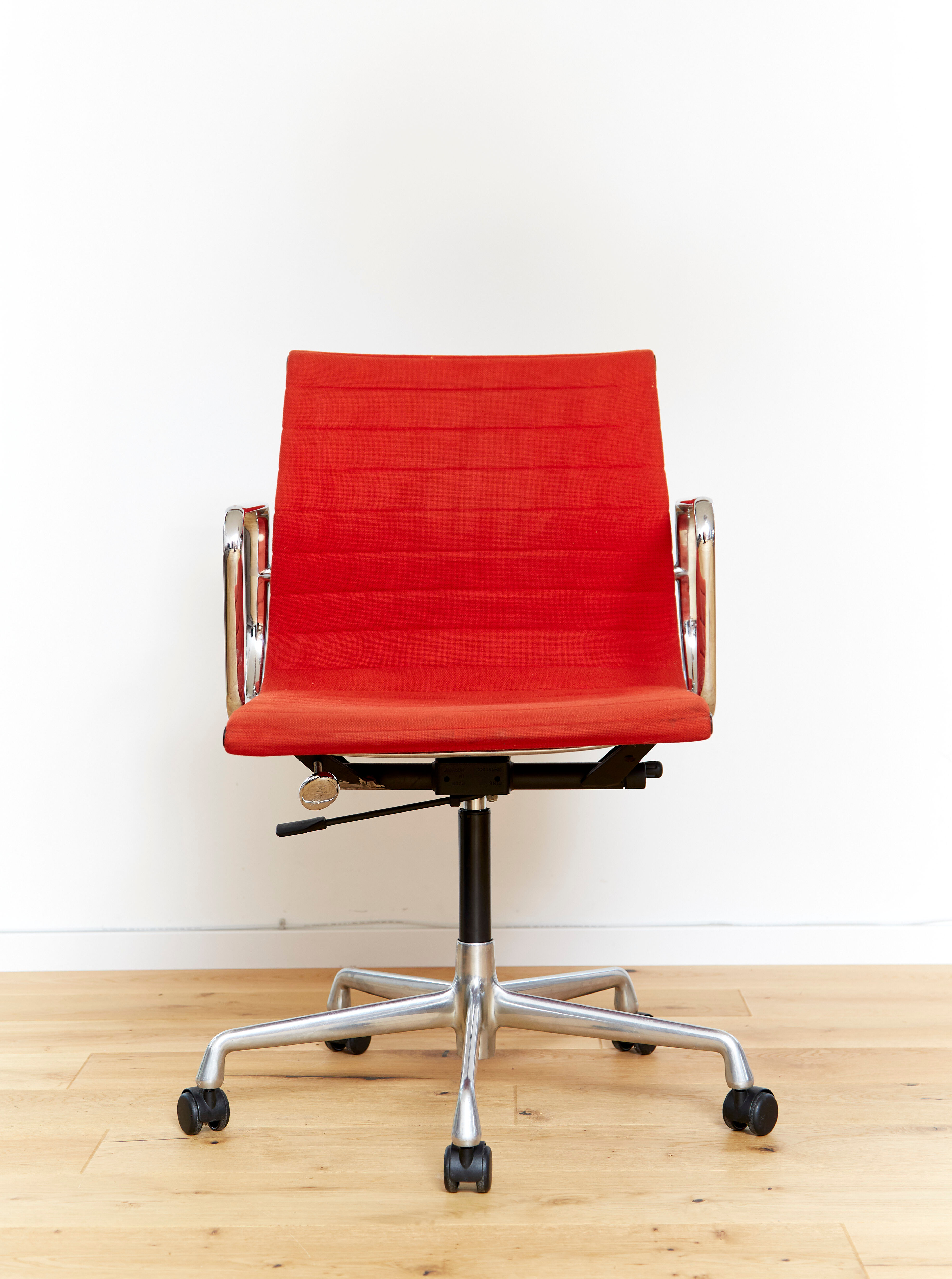 Charles & Ray Eames Bürostuhl office chair EA 117 for Vitra