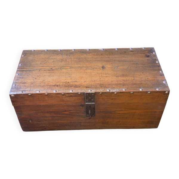 Petit coffre ancien en bois – rustique, authentique