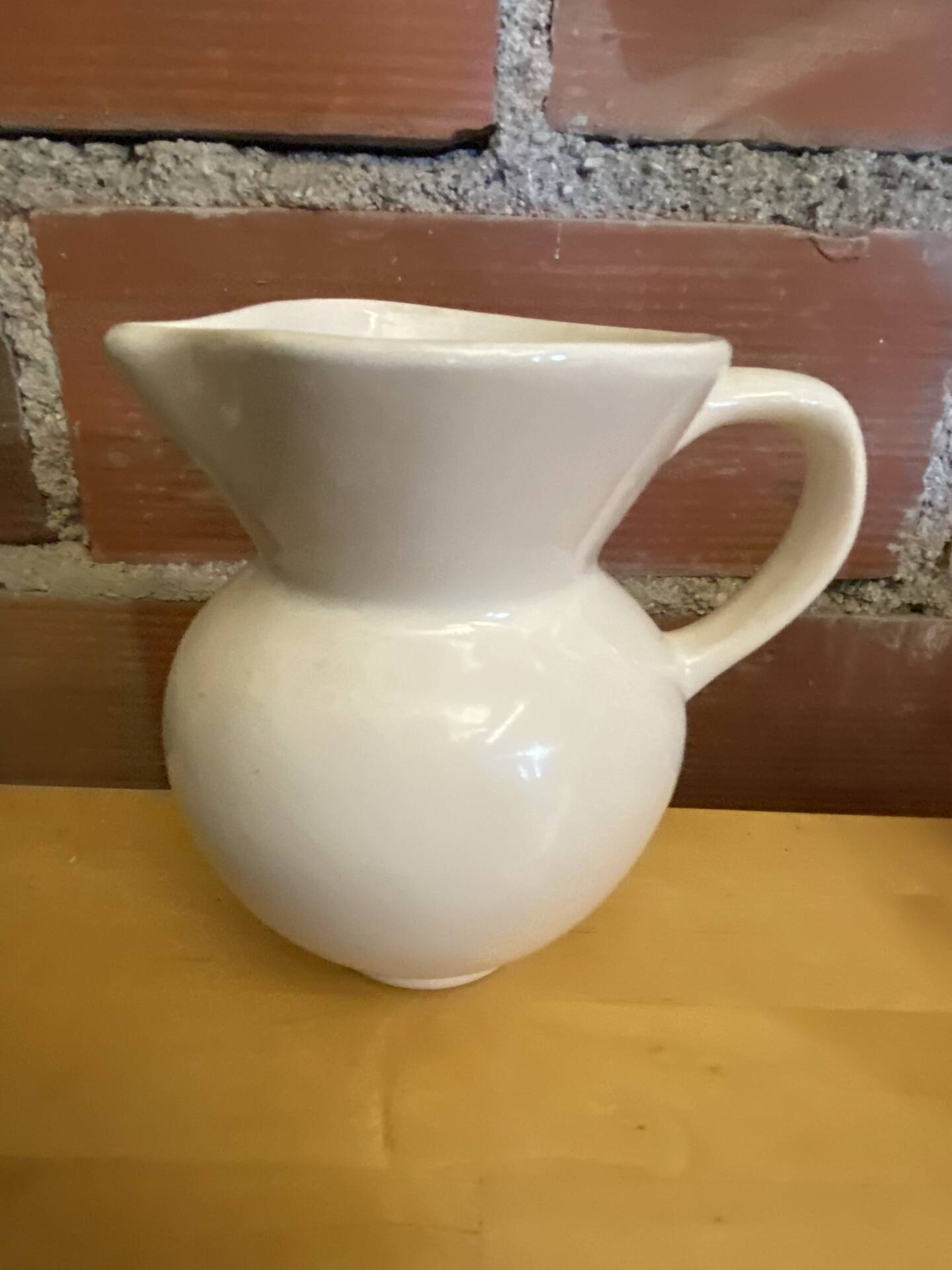 Old Service Juice Jug + 6 White Ceramic Glasses with Flower Wine Decor