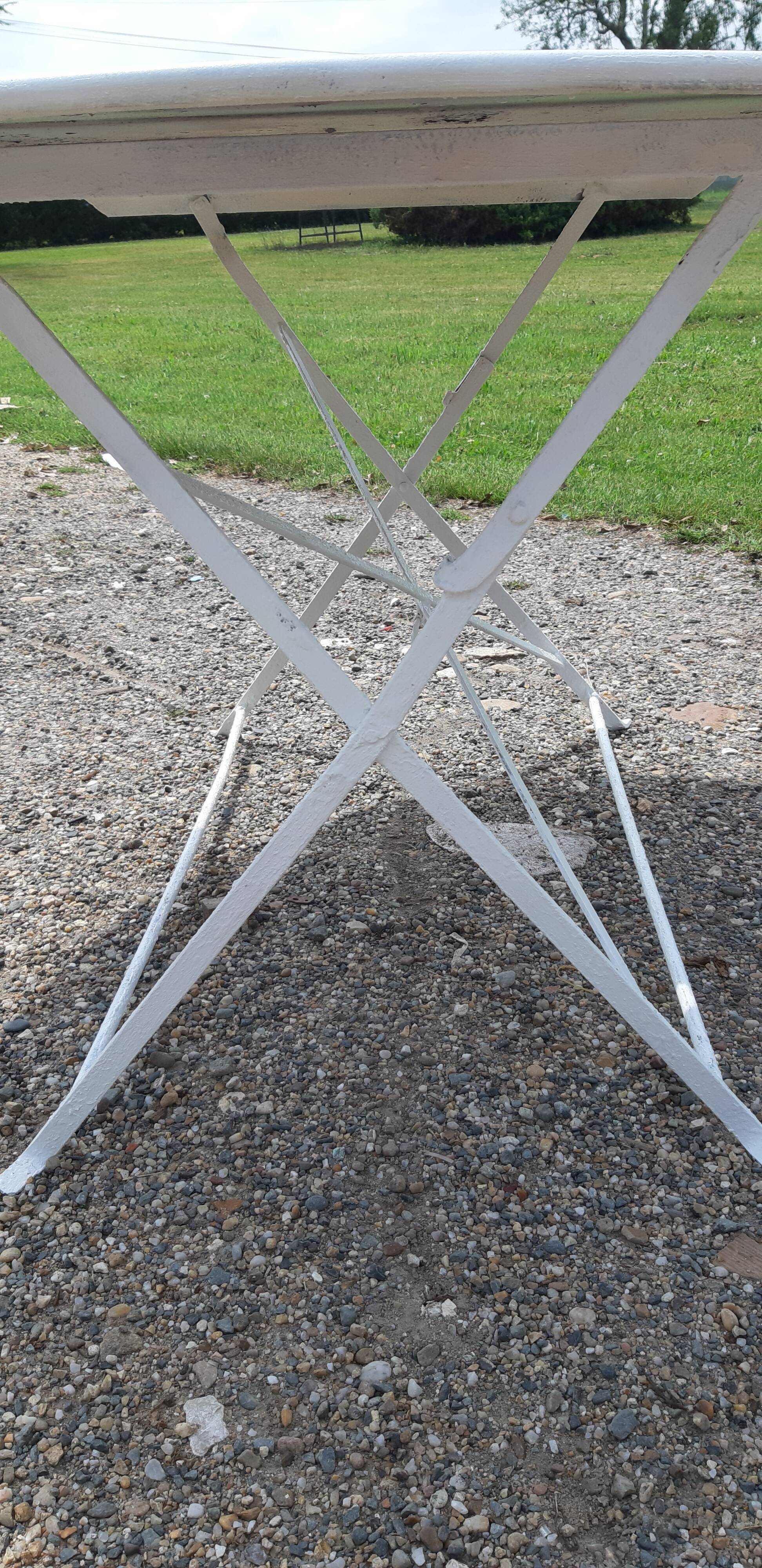 Table de jardin fer ronde et repliable