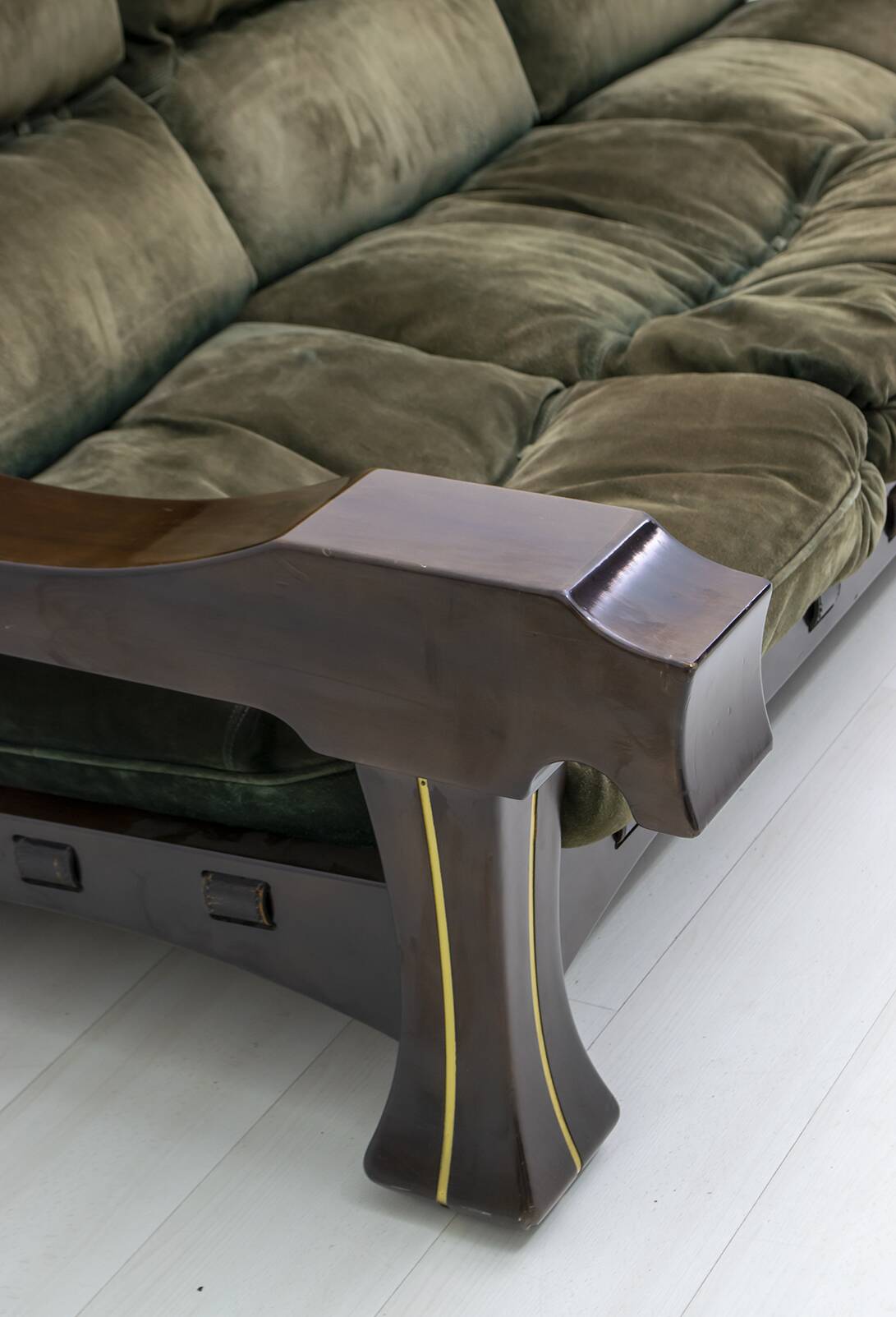 Luciano Frigerio Mid-Century Modern Italian Wood and Suede Sofa "Ussaro",70