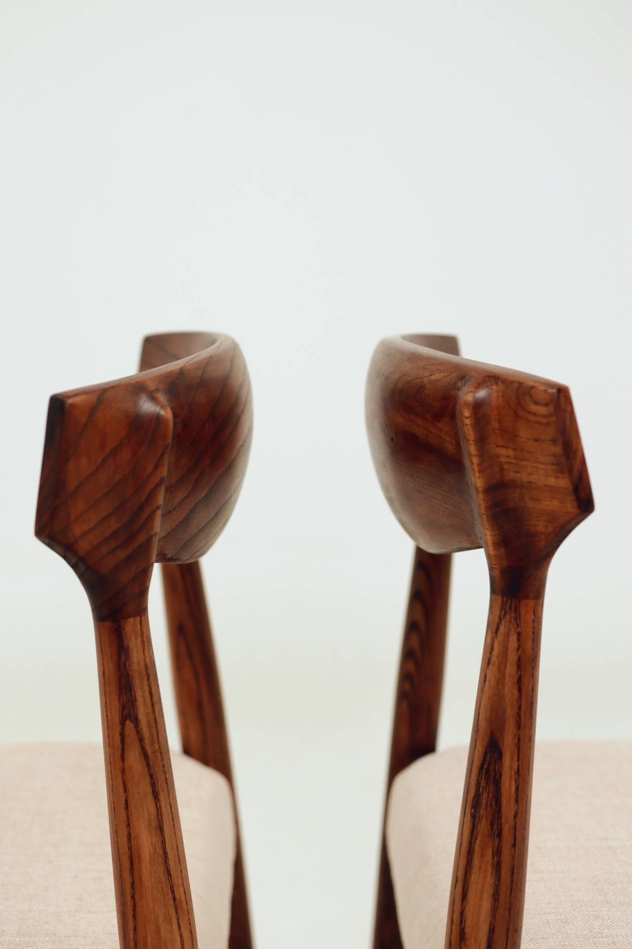 Set of two dining chairs in Scandinavian design.