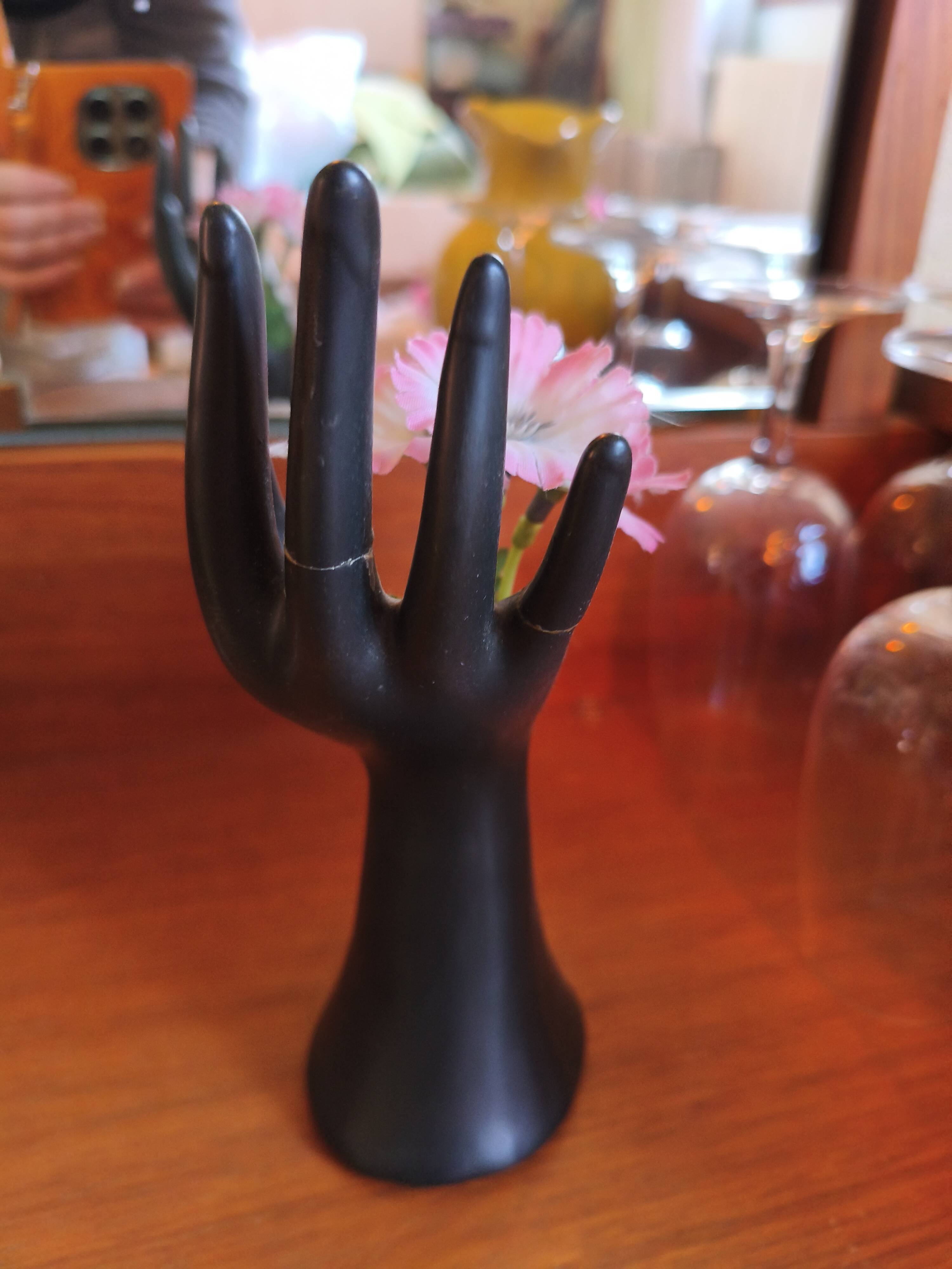 Main vintage matte black flower holder