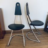 2 chairs cantilevered