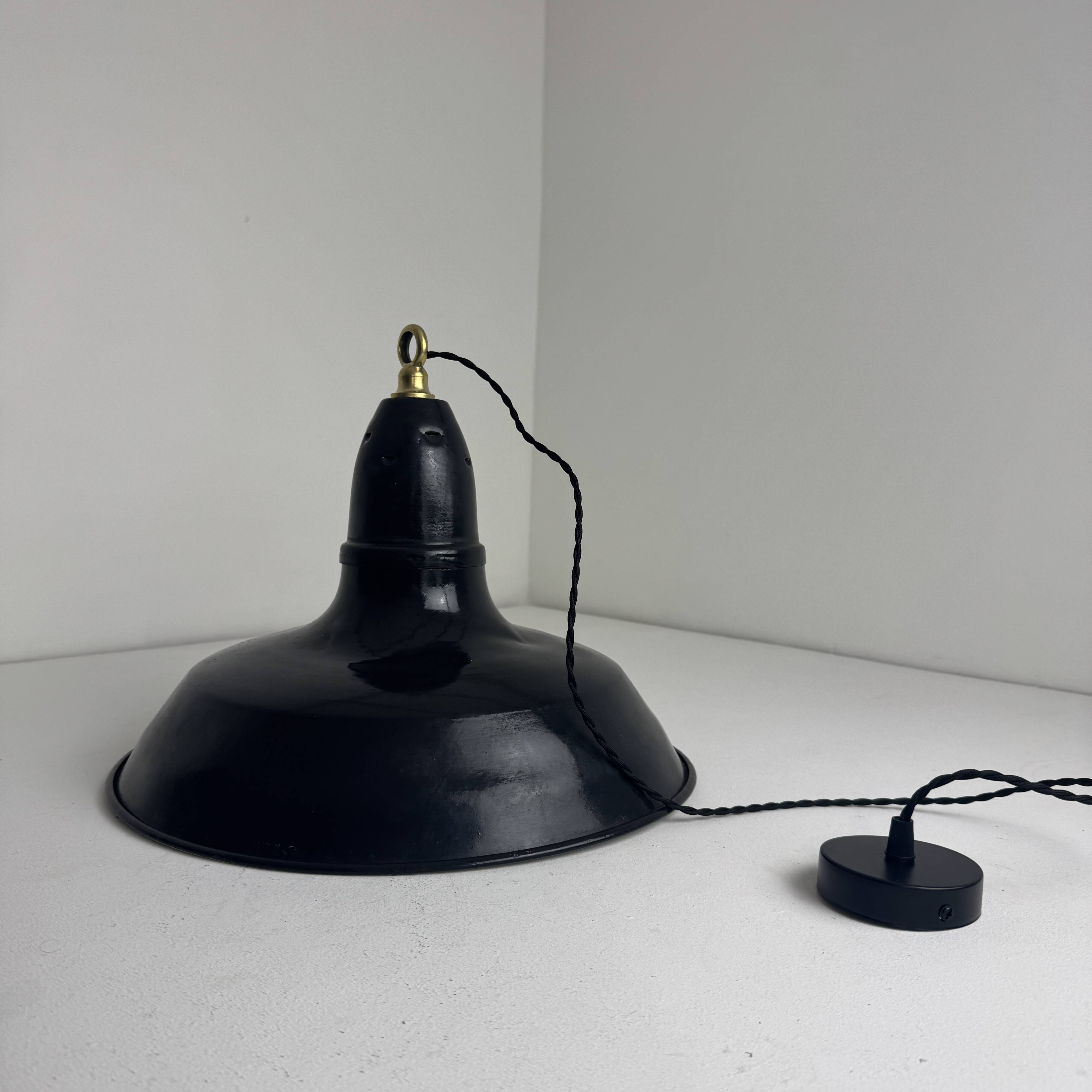 Ancienne suspension d’atelier industriel emaillee 40 cm