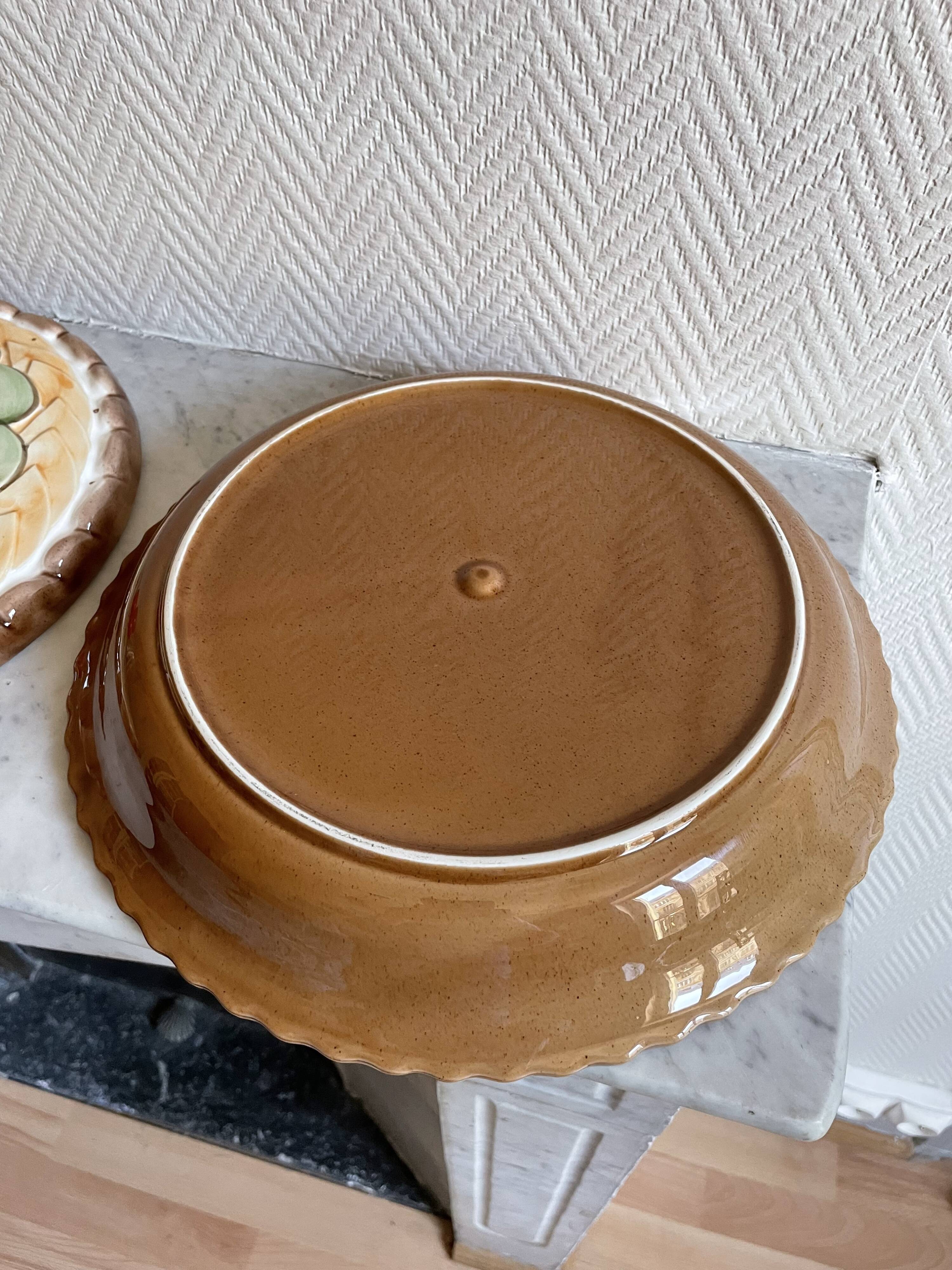 Kiwi slip ceramic pie dish