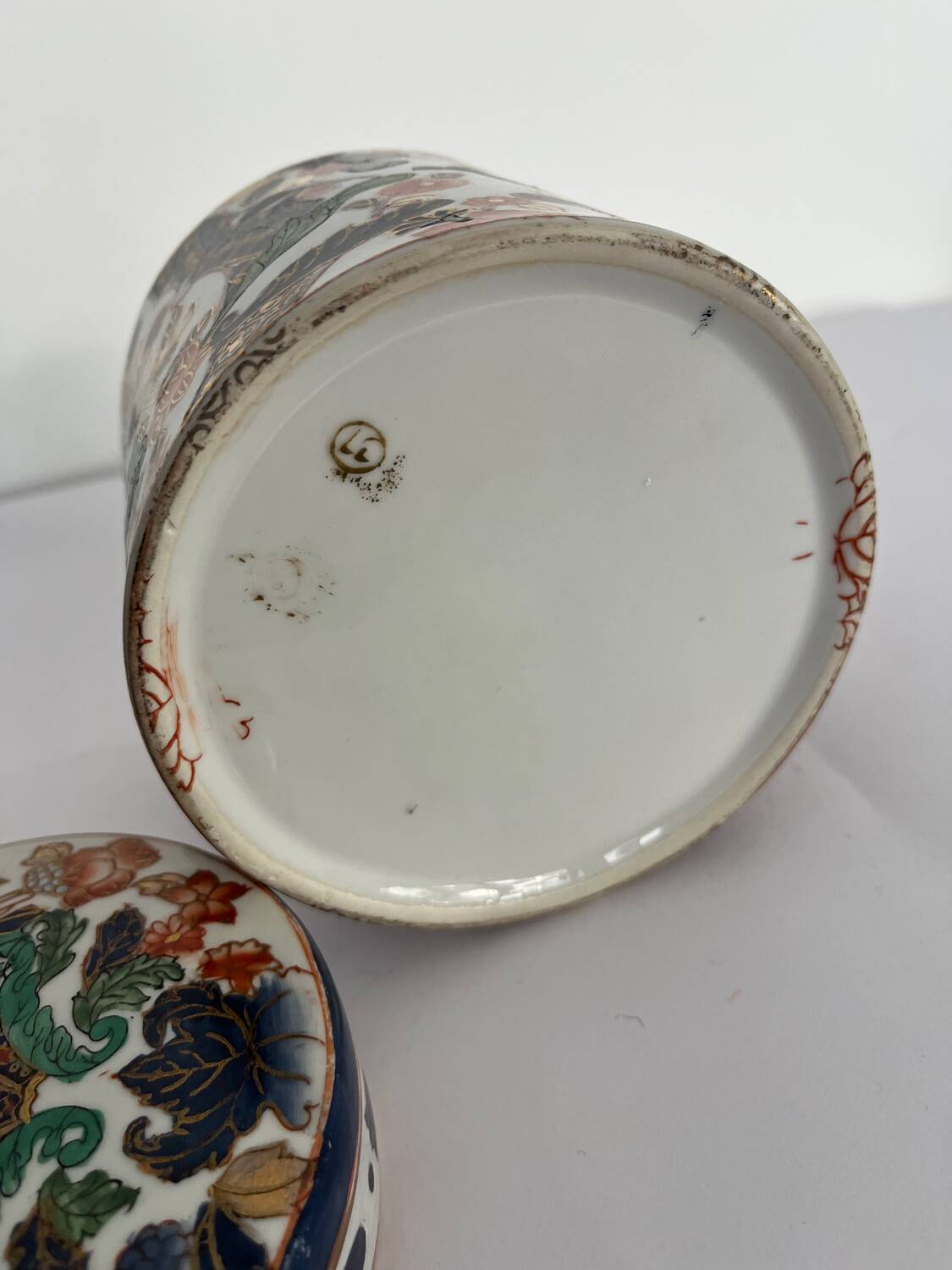 Pot / catch-all with a Chinese porcelain lid