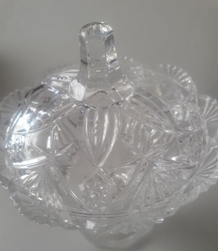 Glass or crystal standing candy maker