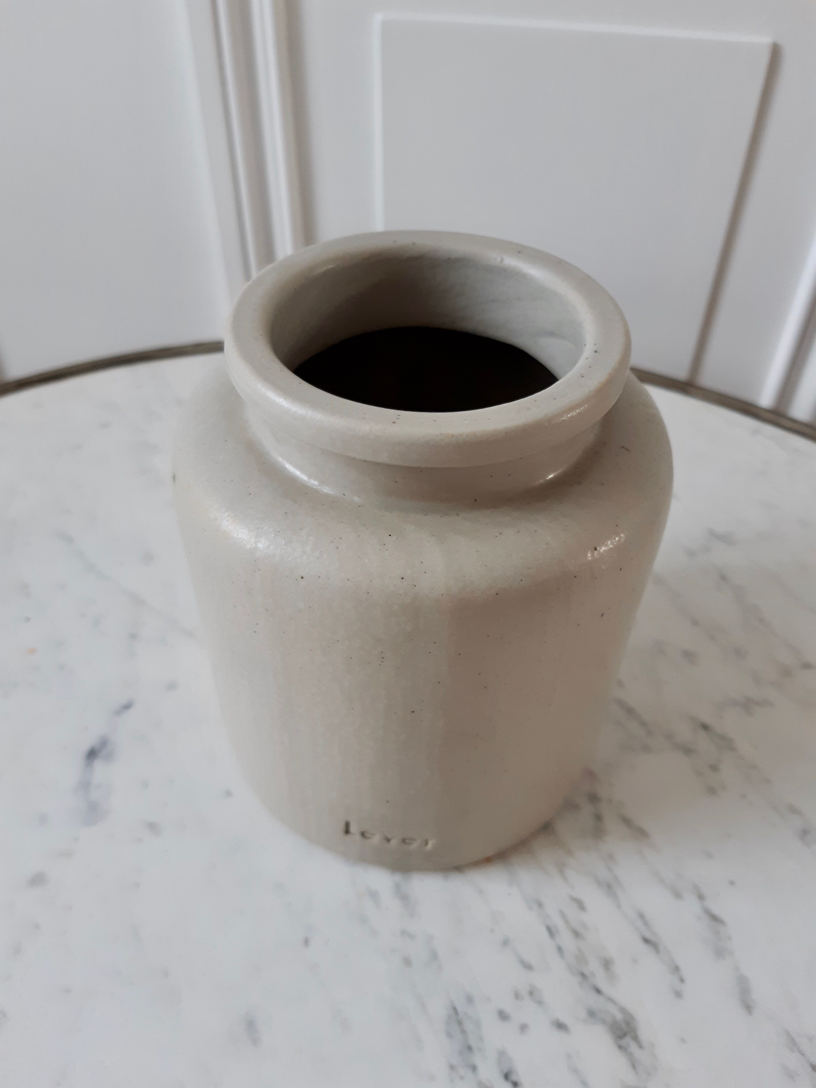Grey sandstone pot