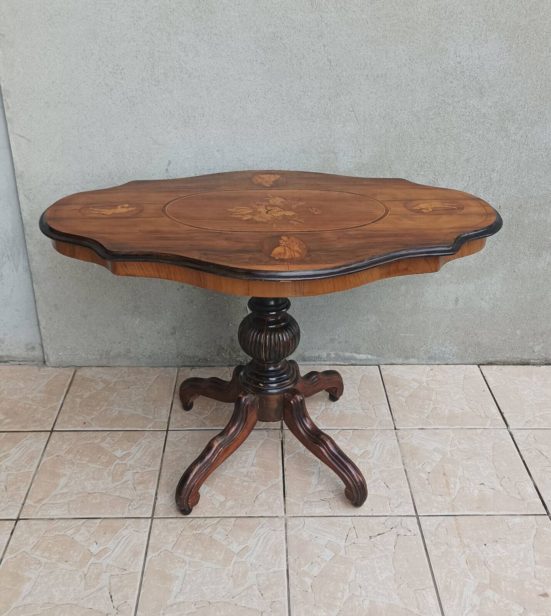 Table violon Napoléon III en ronce de noyer