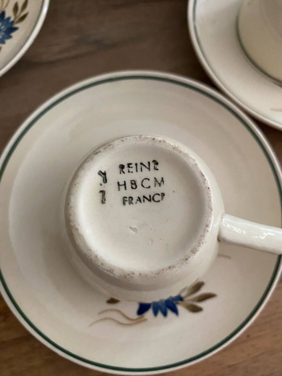 HBCM 19-piece earthenware tea/coffee set, Queen model