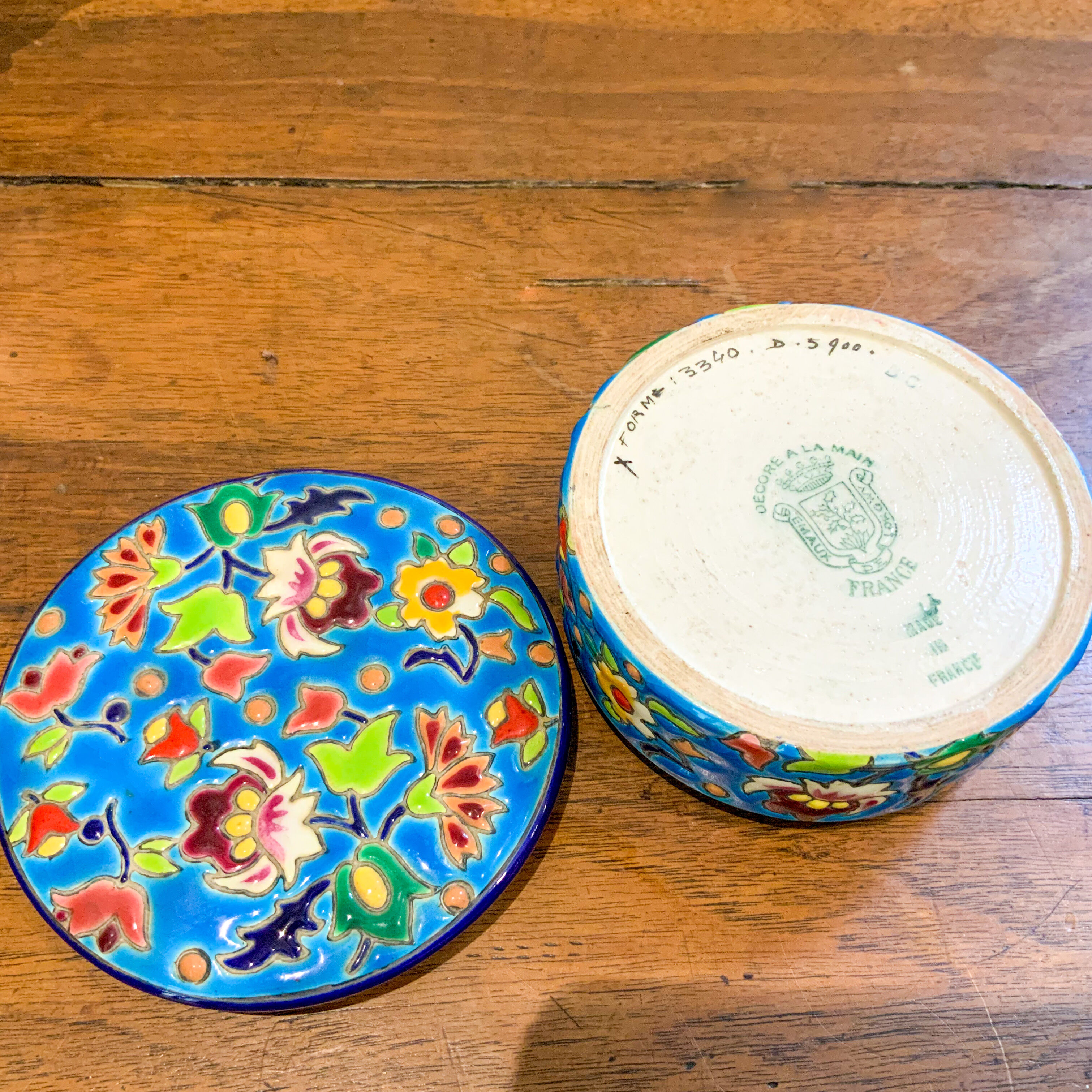 Round box in Longwy enamels