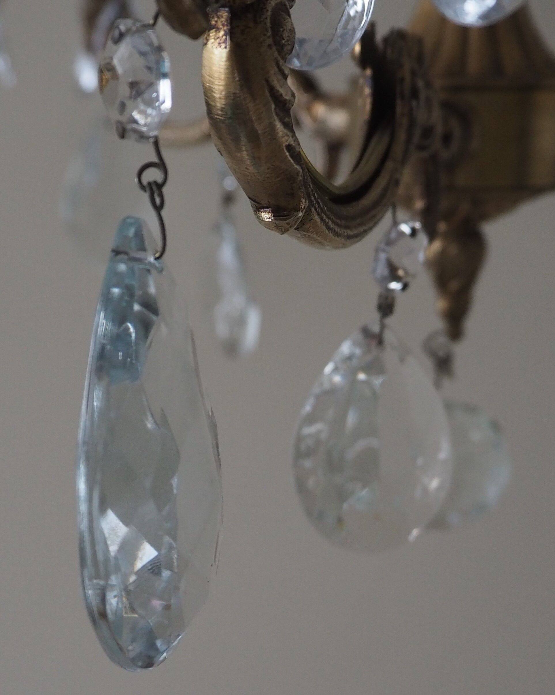 Cast bronze chandelier and crystal tassels – 3 fires