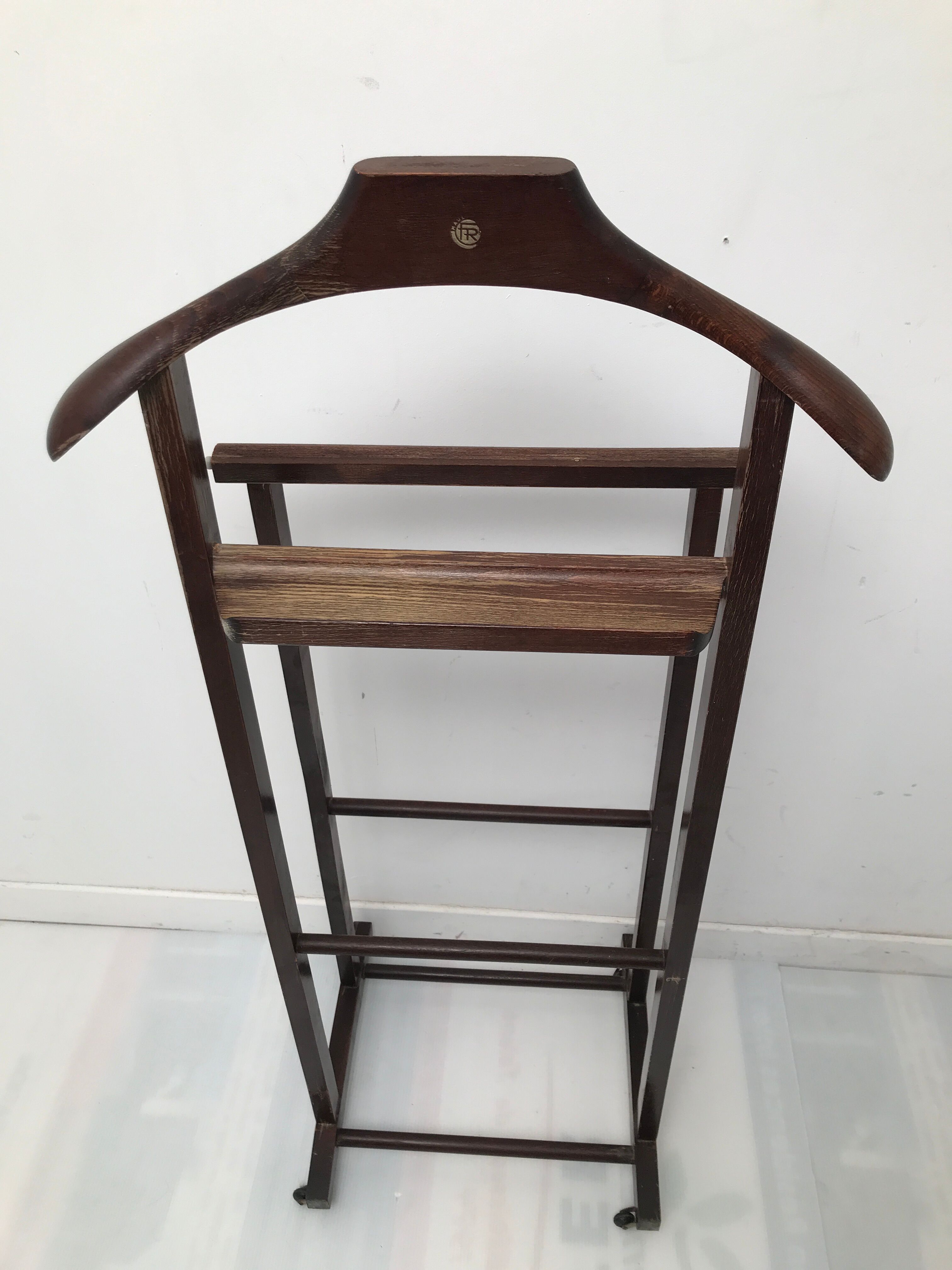 Double porticoed valet 60-70s