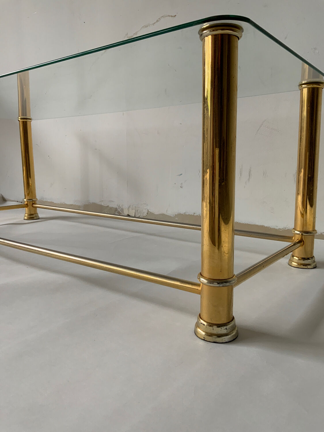 Table basse verre et métal doré