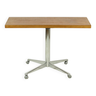 Table basse vintage avec plateau en bois et roulettes chromées, 90 cm