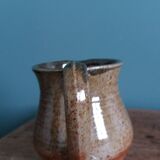 Jug with a milk jug signed, Beceleuf