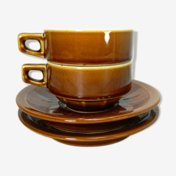 Paire de tasses et soucoupes de bistro, café au lait