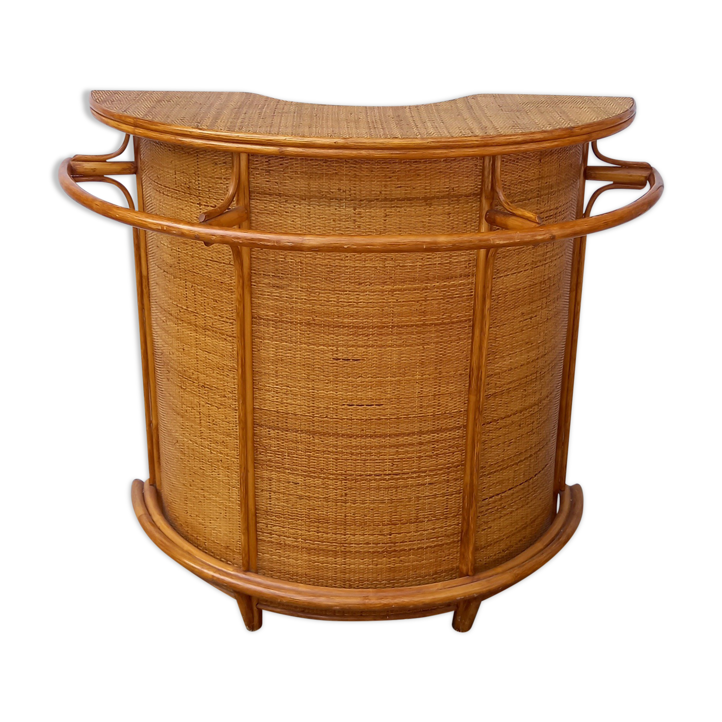 Bamboo bar and braided straw