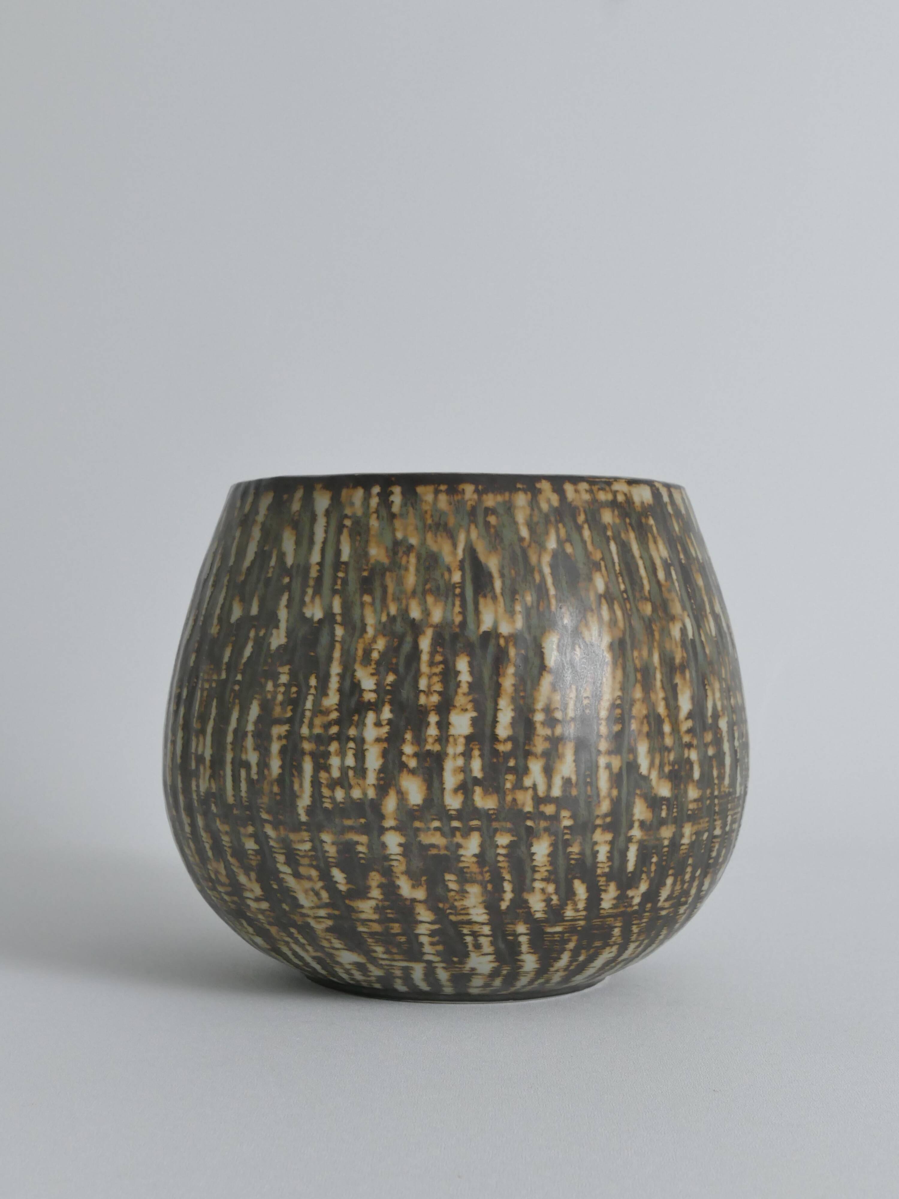 Vase en grès brun Birka Rubus de style mid-century modern par Gunnar Nylund, Rörstrand