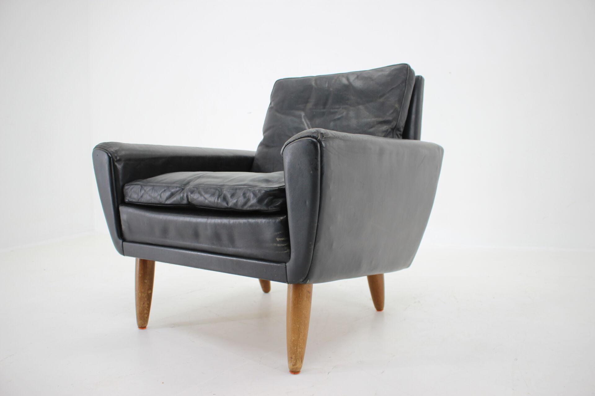 1960s black lether danish armchair