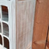 Showcase furniture to hang