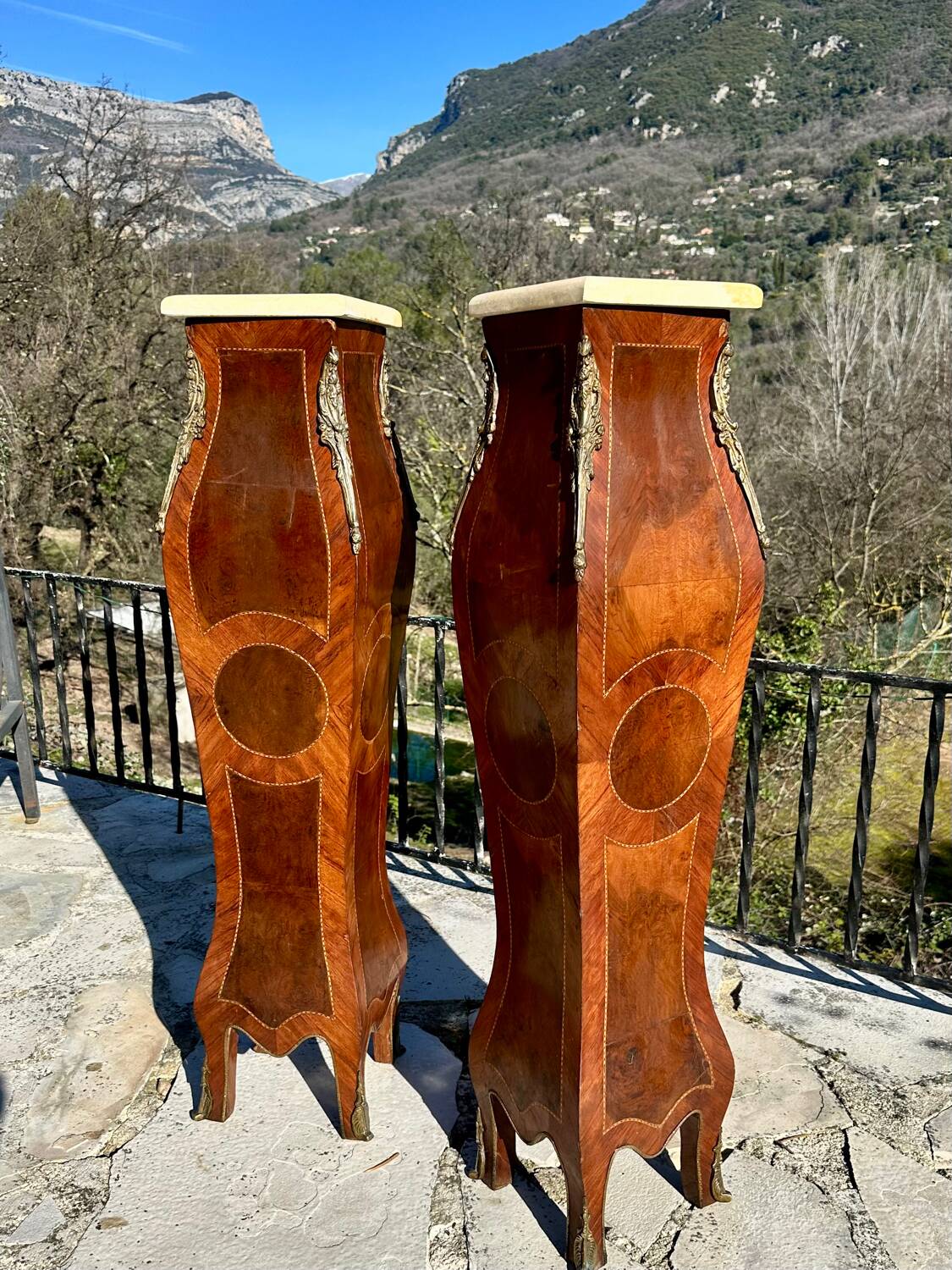 Pair of sleeves or columns in marquetry in the Louis XV style.