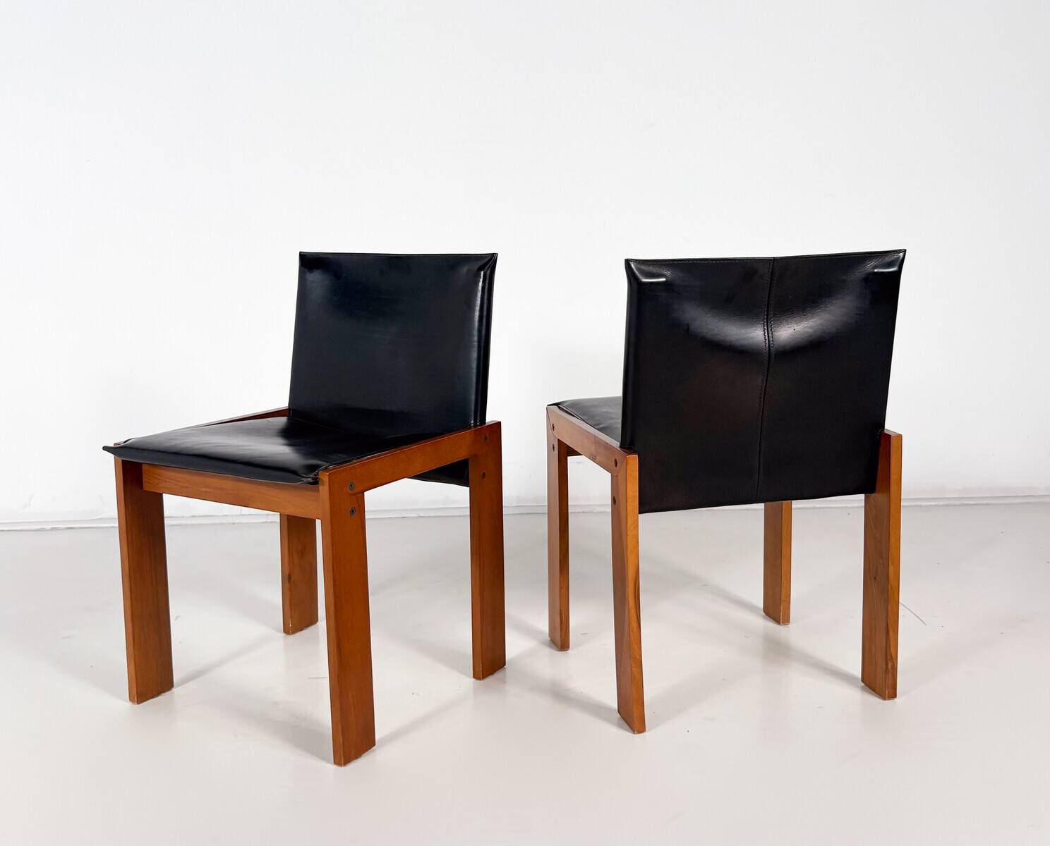 Mid-Century Modern Set of 4 Chairs in the Style of Scarpa, 1970s