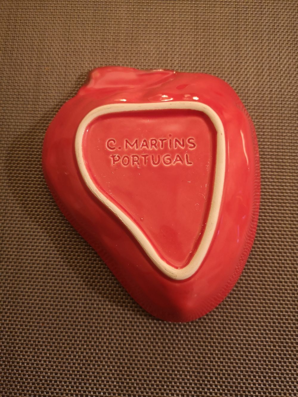 Slip cup - strawberry shape - Portuguese work - 1980s