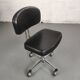 Chaise de bureau industrielle vintage à roulette skaï noir et chrome