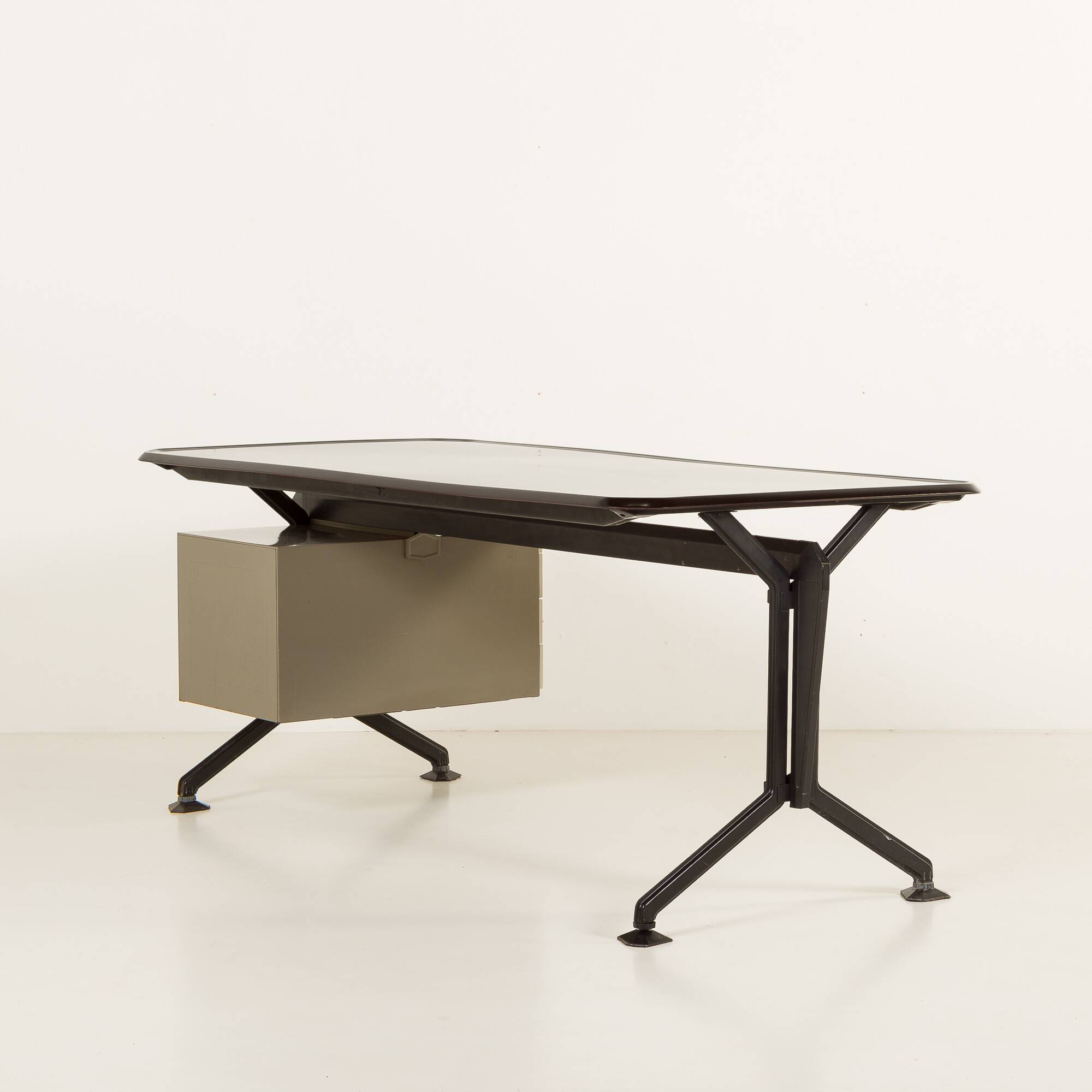 Bureau Olivetti XL des années 1970, Italie