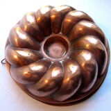 Old copper cake pan, braided crown, kitchen utensil