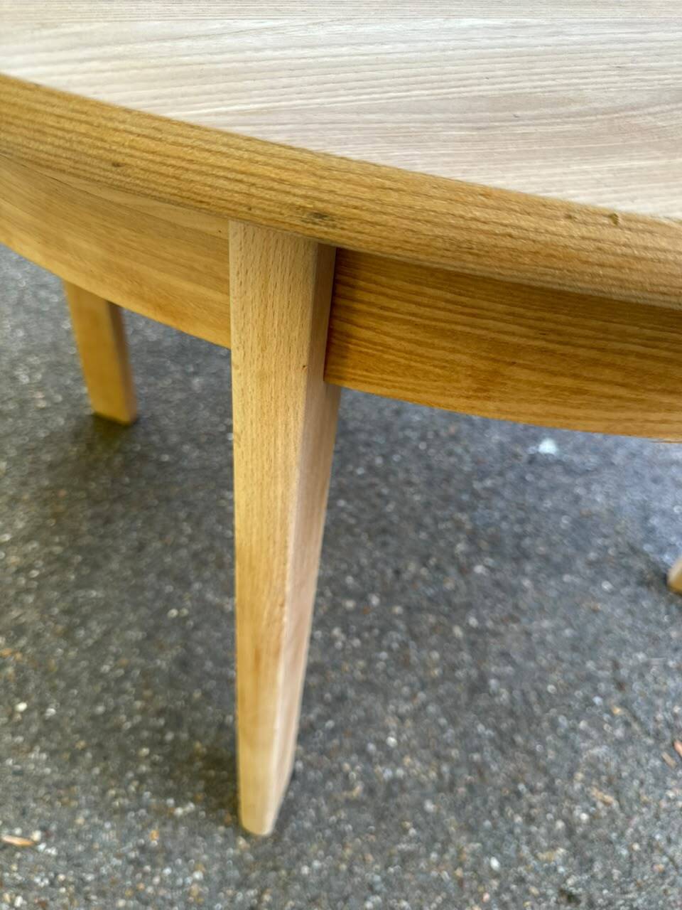 Table ronde extensible scandinave en bois clair décapé rallonge intégrée 19