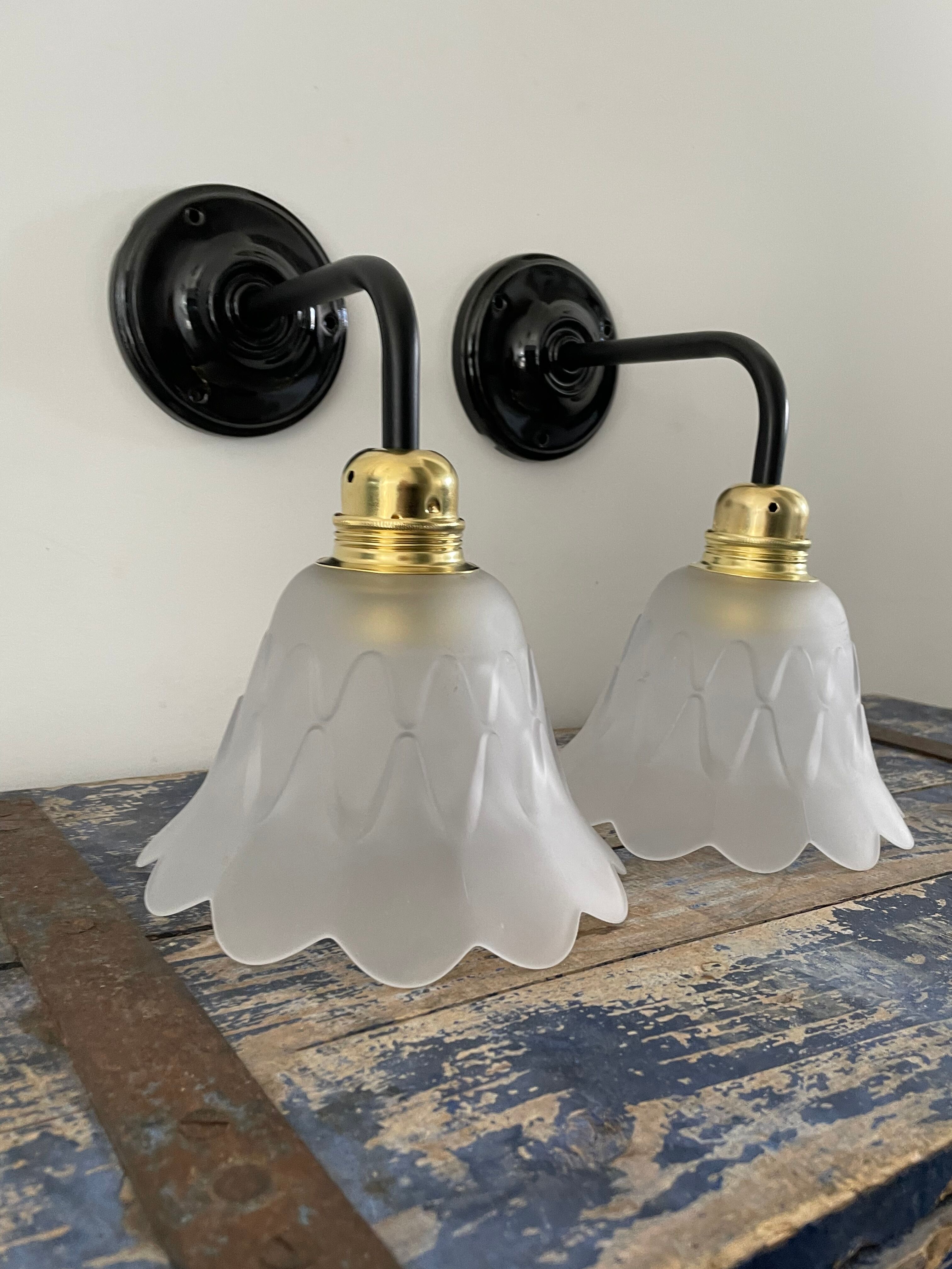 Pair of Art Deco wall lights in glass and ceramic