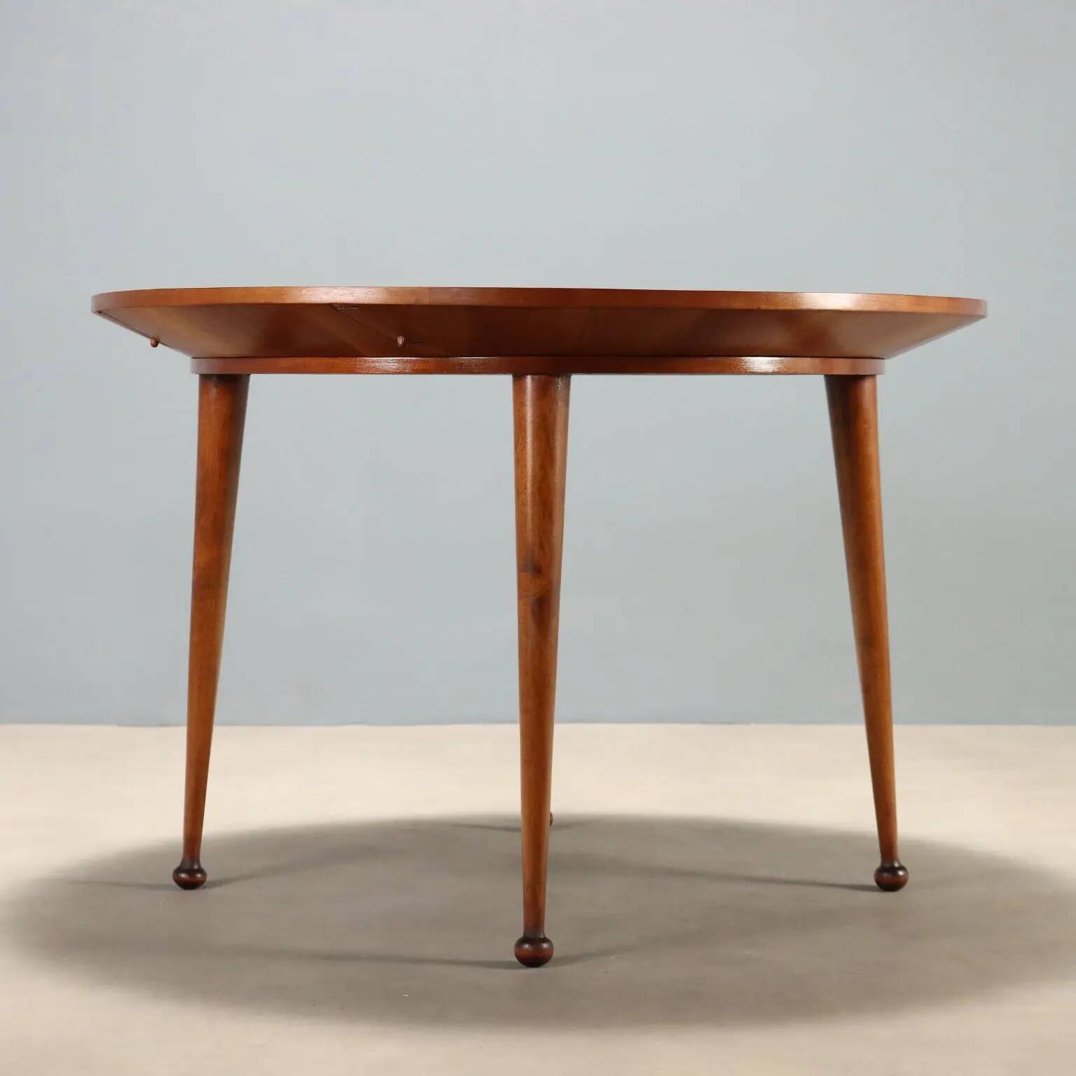 Vintage beech veneer table, checkerboard effect, Italian design from the 1950s.