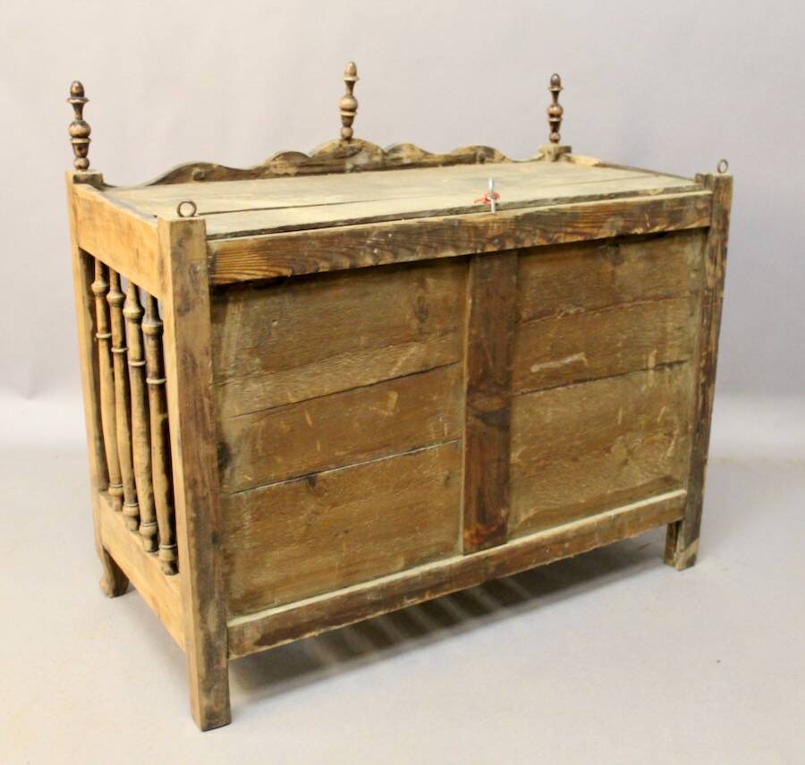 19th Century Light Walnut Panetière