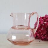 Pichet ancien en verre rose