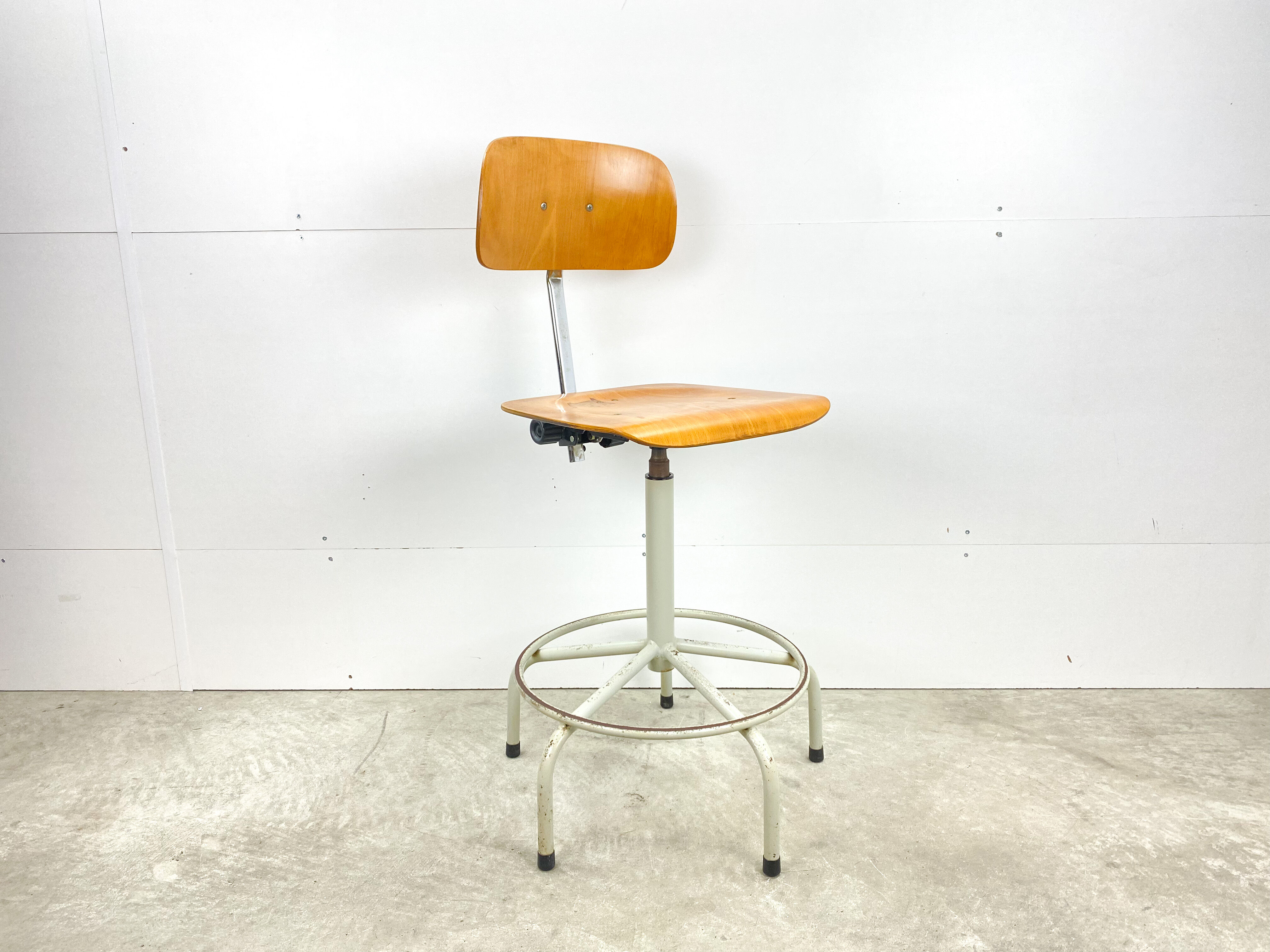 Industrial workplace stool