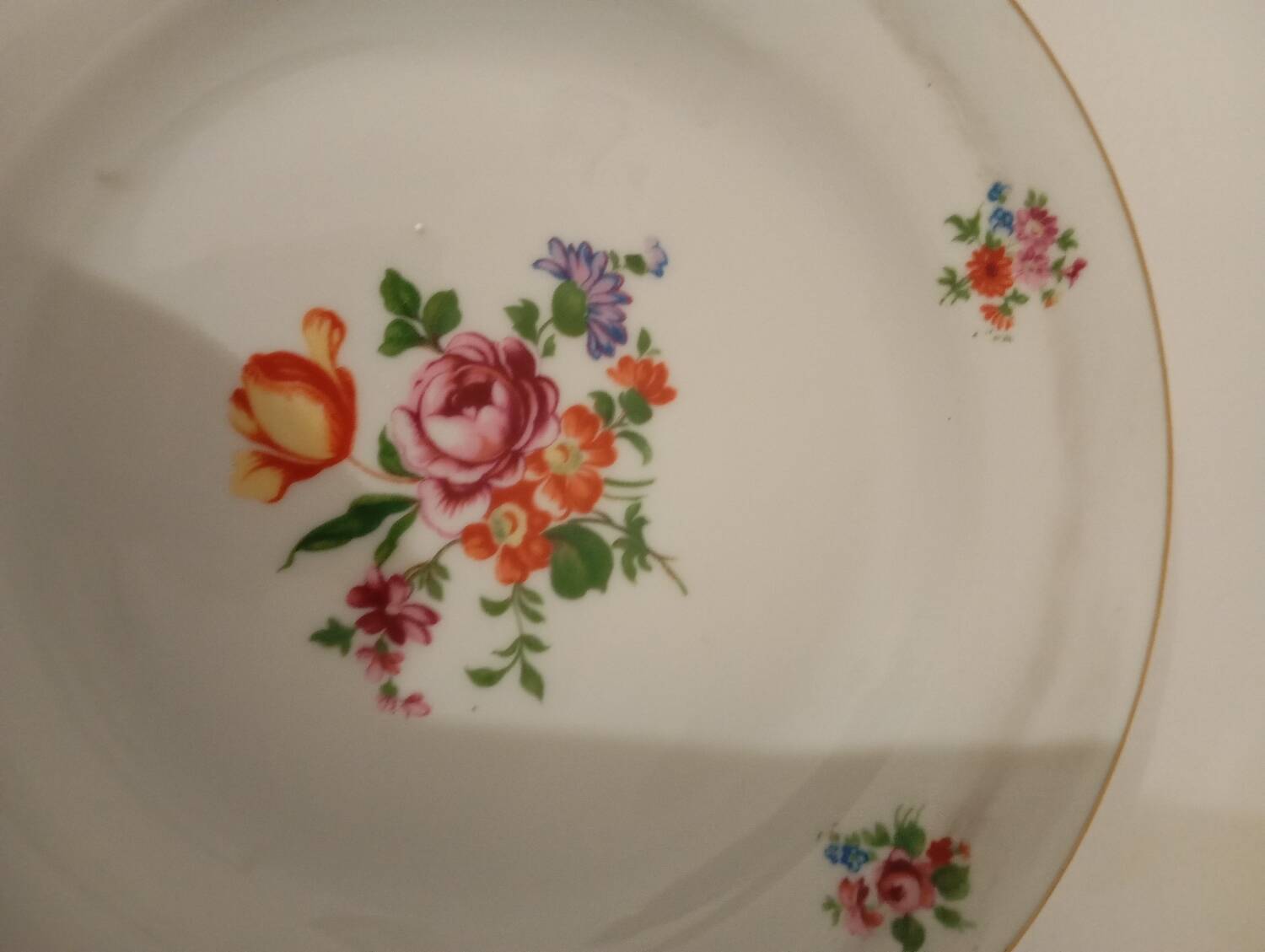 Set of 6 dinner plates and 6 dessert plates.