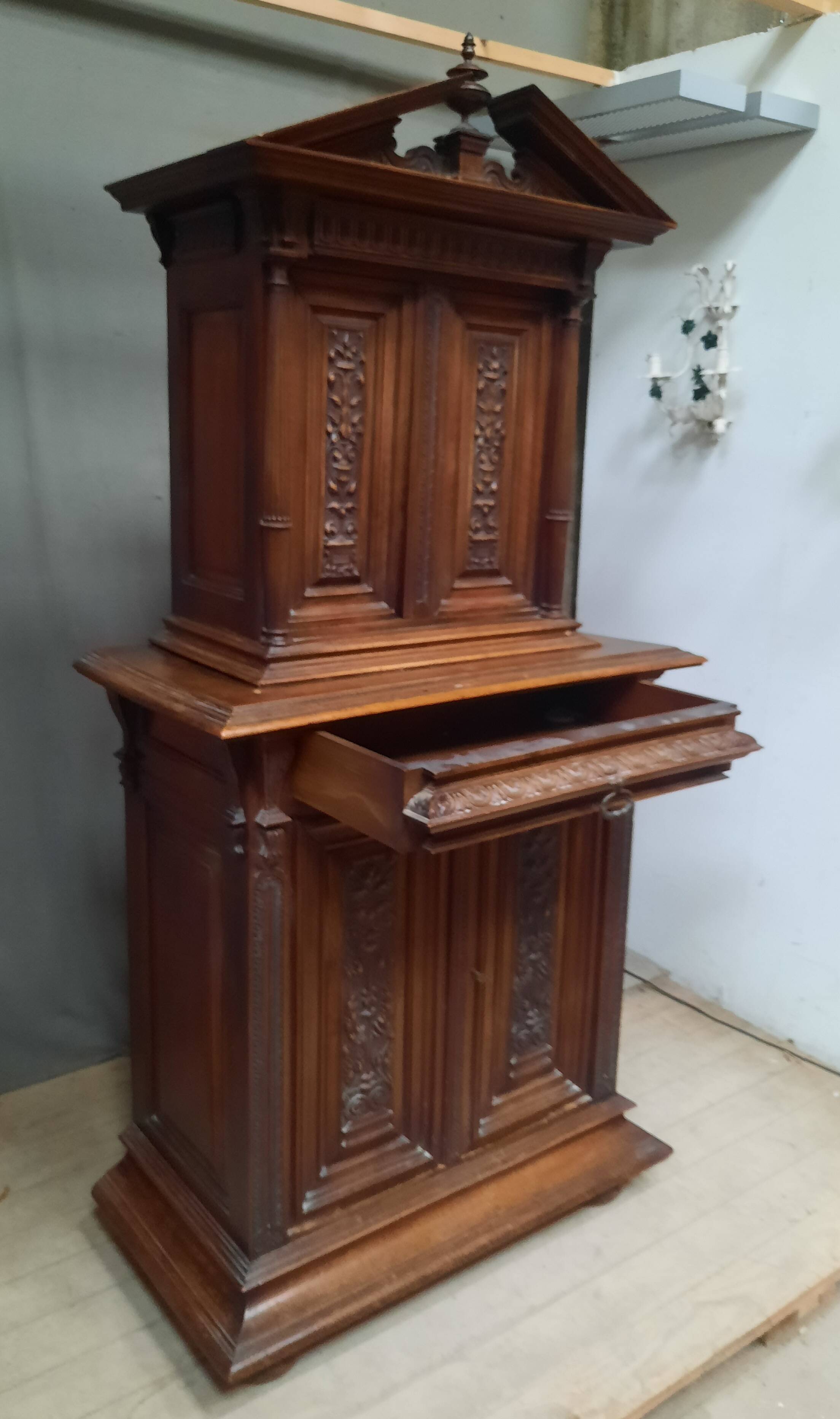 Renaissance style furniture with 4 doors