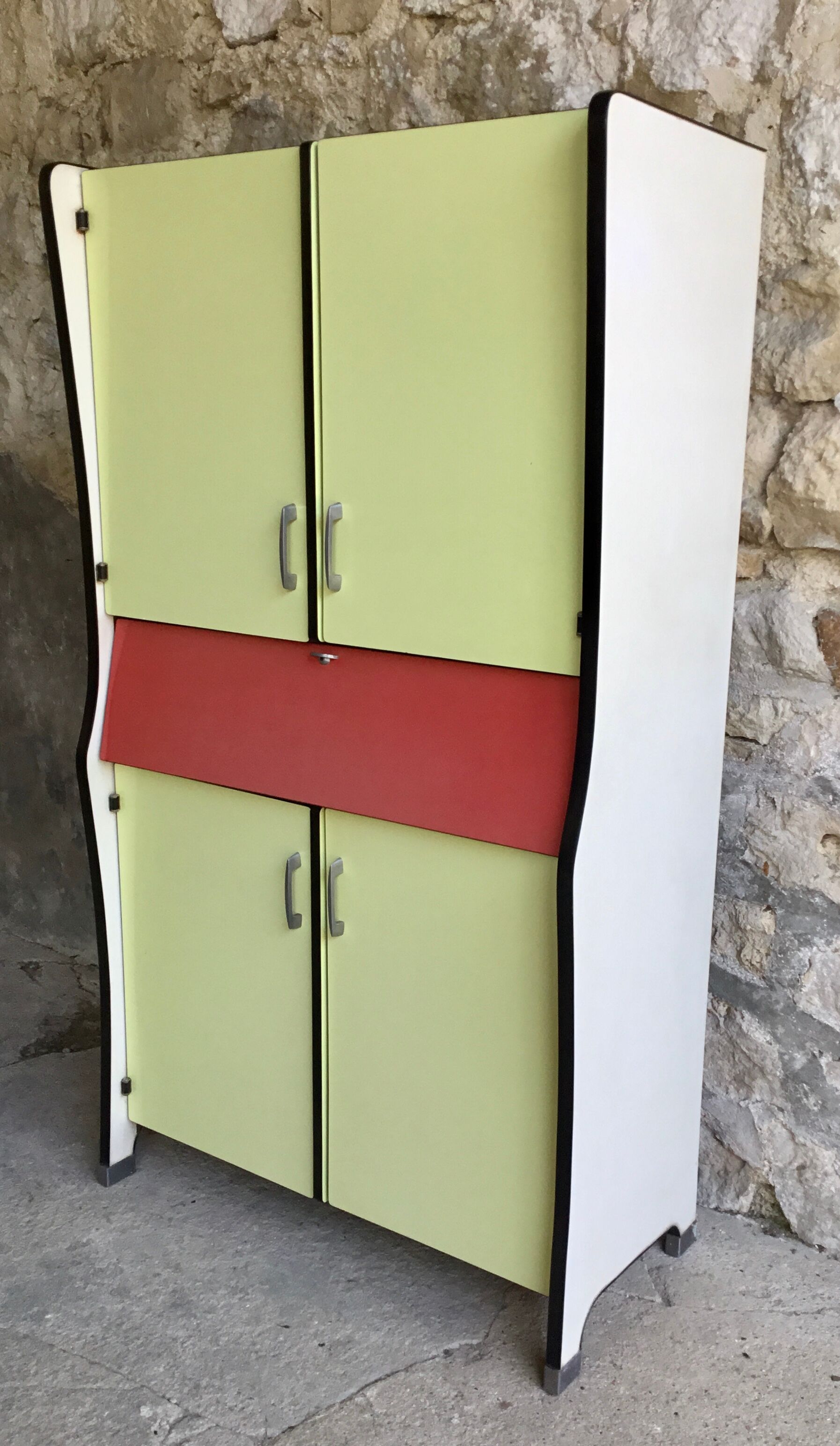 Vintage kitchen buffet in yellow and red formica - 1950