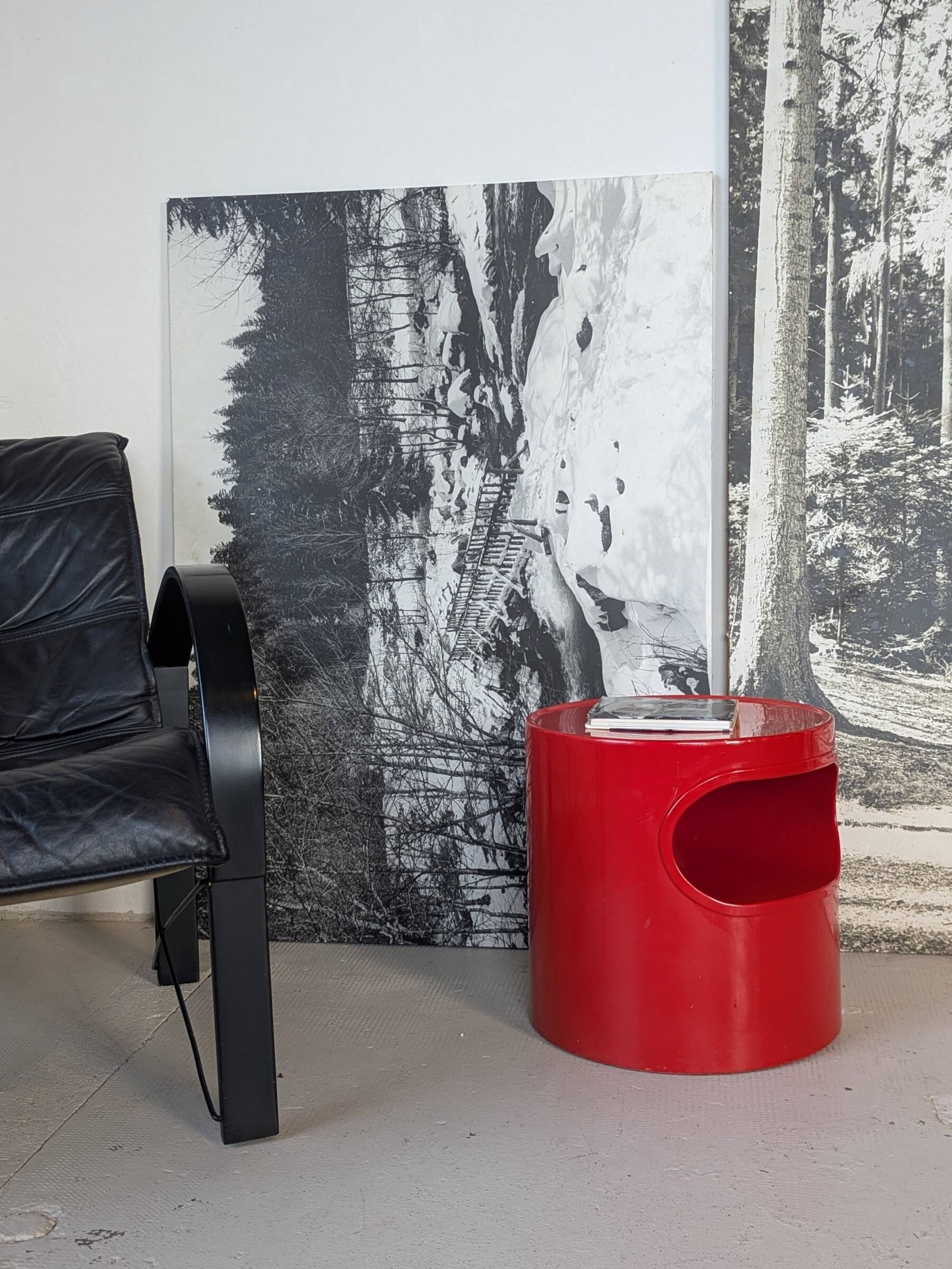 Side table, red bedside table Artemide Giano Giano by Emma Gismondi.