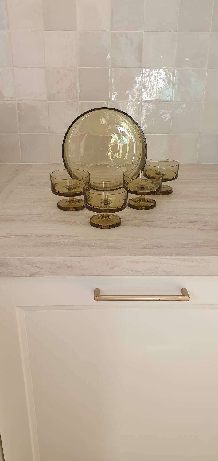 Salad bowl and its 4 fruit bowls in green glass