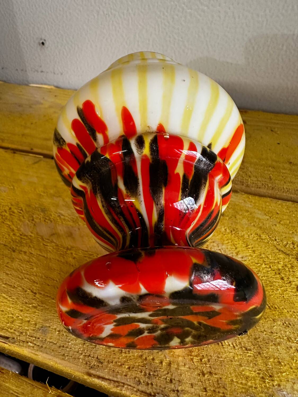 Small 1970s Murano Glass Vase in the style of Carlo Moretti. H15.