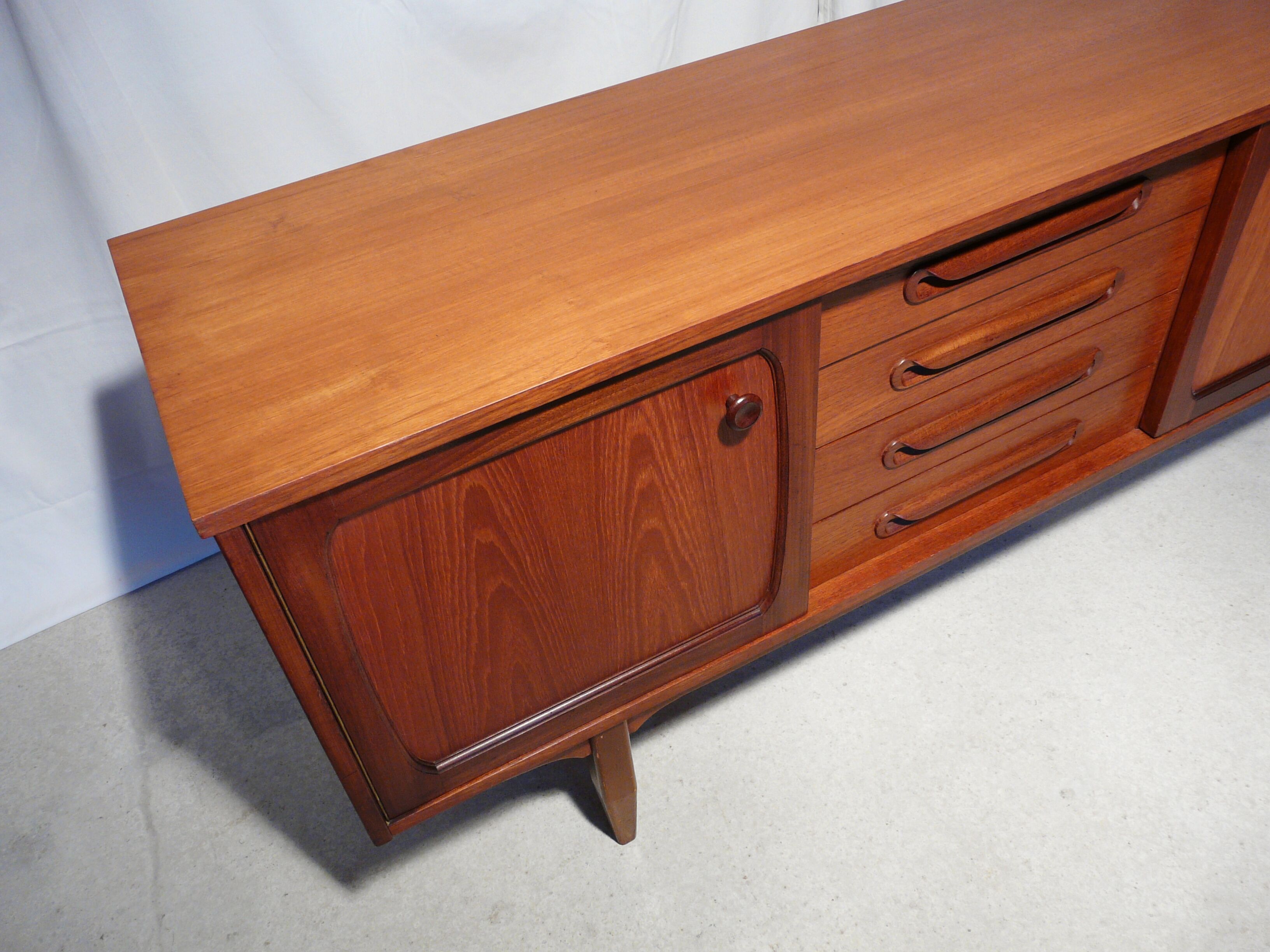 Stonehill Teak Scandinavian Line